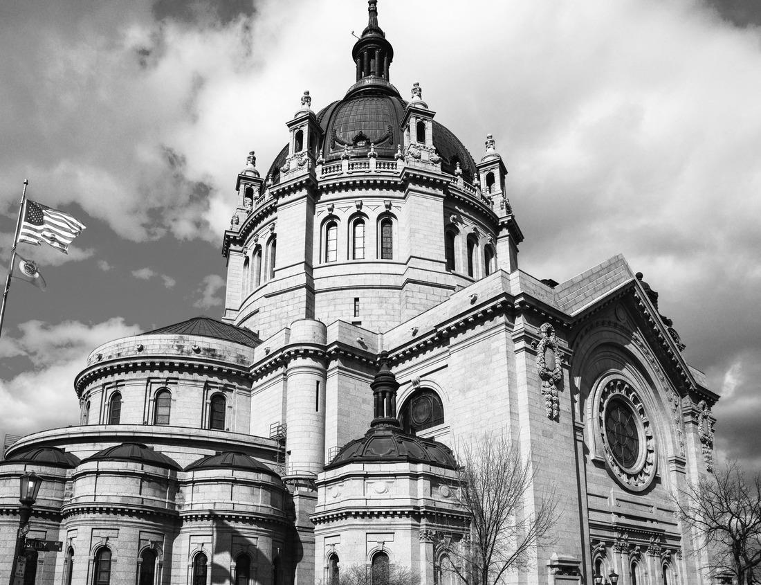 Noah Jigsaw Puzzle Fort Point National Historic Site courtyard and lighthouse with the Golden Gate Bridge support at the entrance to San Francisco Bay, California in black white 1000 pieces