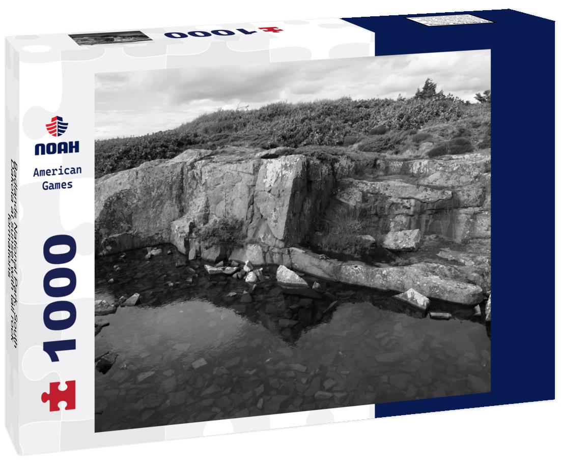 Noah Jigsaw Puzzle Badlands National Park, South Dakota at sunset with tall rock formations - Beautiful landscape panorama in black white 1000 pieces