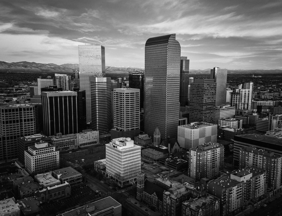 Noah Jigsaw Puzzle Cityscape of Elblag, Poland. View of the old town in black white 1000 pieces