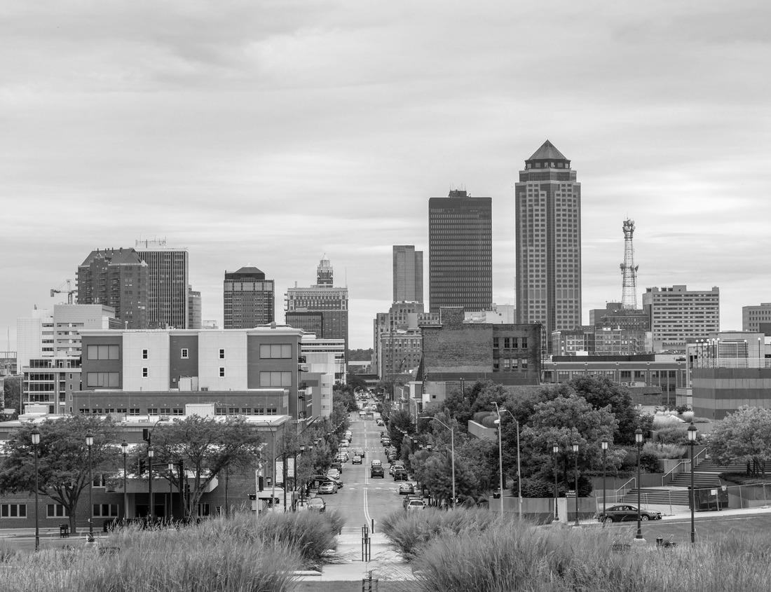 Noah Jigsaw Puzzle Aerial View of the Fresno, California Skyline at Dusk in black white 1000 pieces