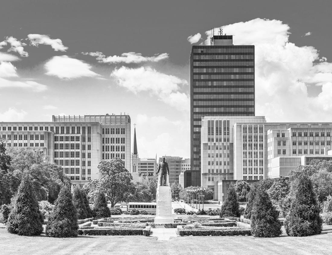 Noah Jigsaw Puzzle Marina of Saint Tropez, South of France in black white 1000 pieces