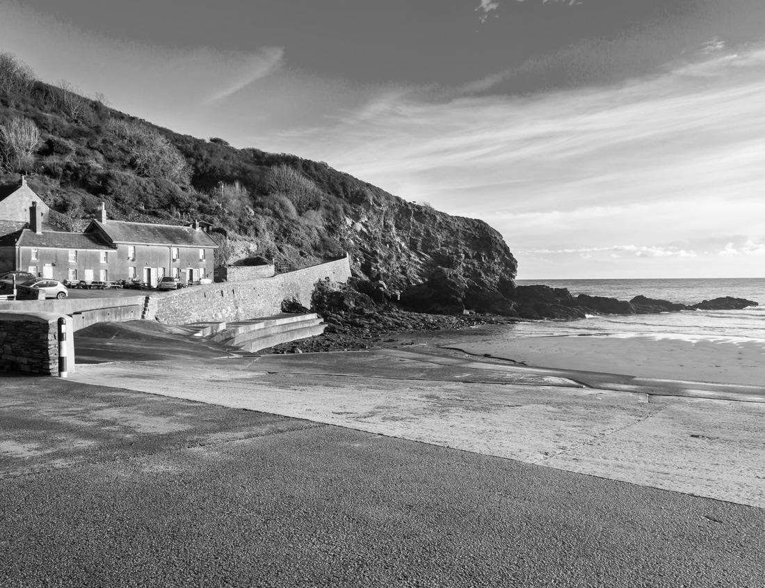 Noah Jigsaw Puzzle Indianapolis, Indiana, USA downtown skyline over the river walk in black white 1000 pieces