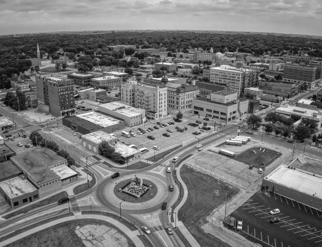 Noah Jigsaw Puzzle Late afternoon view of the downtown city center of Oakland, California, USA in black white 1000 pieces