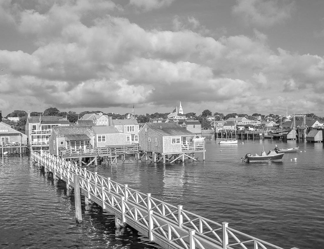 Noah Jigsaw Puzzle Burleigh Heads, Gold Coast, Australia in black white 1000 pieces