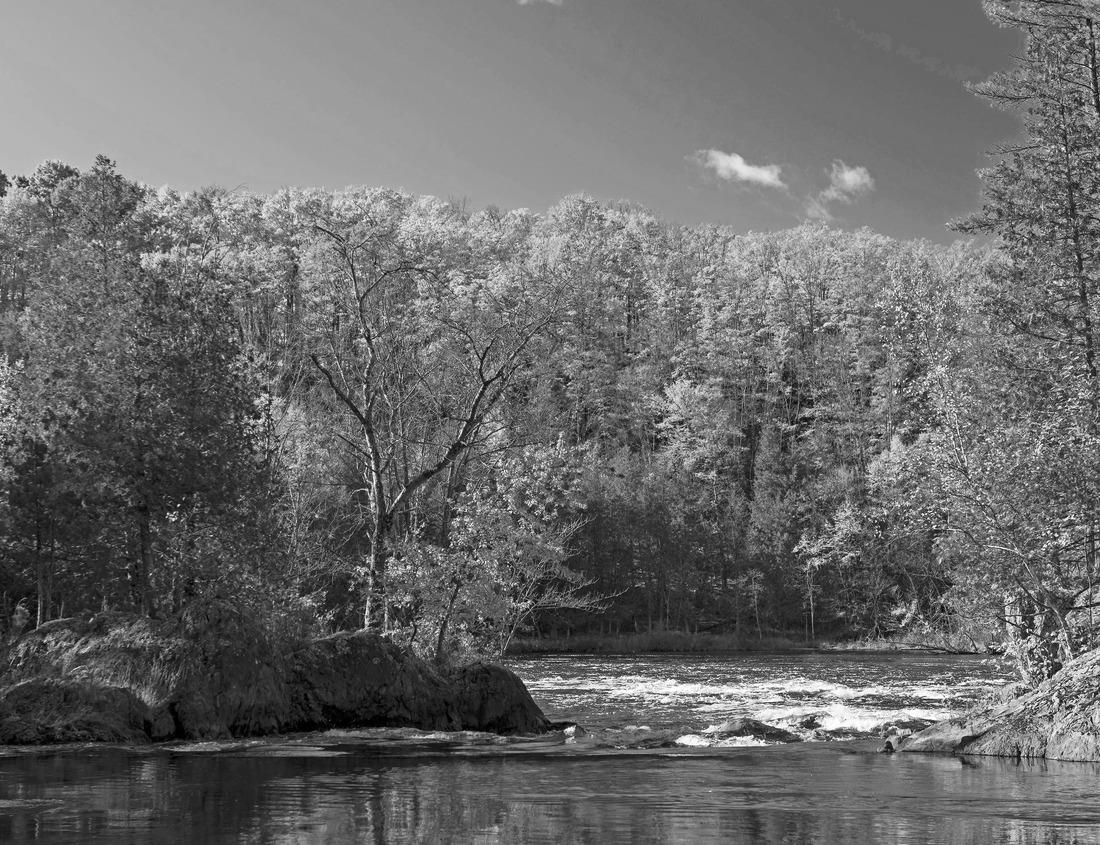Noah Jigsaw Puzzle Mevagissey inner harbor in Cornwall on a fine summer's morning in black white 1000 pieces