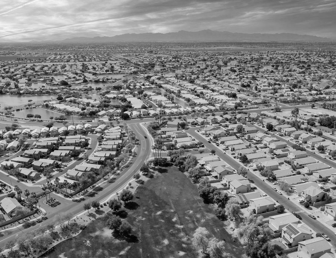 Noah Jigsaw Puzzle Afternoon view of a lake and downtown Marysville, California, USA in black white 1000 pieces