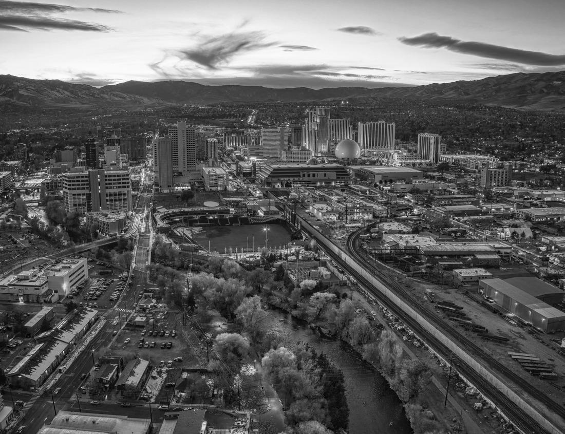 Noah Jigsaw Puzzle Facade and fence of the Wurzburg residence in Bavaria, Germany in black white 1000 pieces