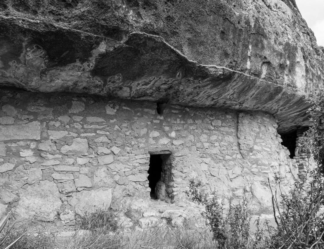 Noah Jigsaw Puzzle Long exposure of Jacksonville, Florida skyline and Acosta Bridge over the St. Johns River at dusk in black white 1000 pieces