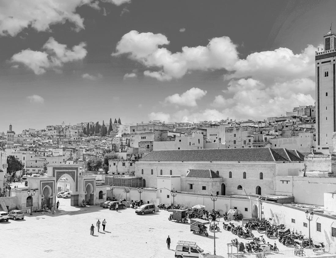 Noah Jigsaw Puzzle 99 Domes Mosque (Masjid 99 Kubah) a Beautiful Building Located in Central Point Indonesia (CPI) Makassar, South Sulawesi in black white 1000 pieces