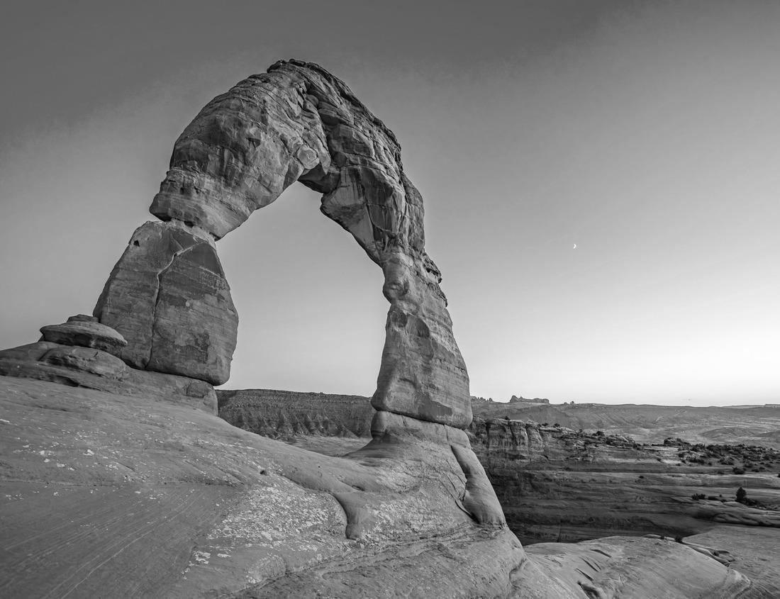 Noah Jigsaw Puzzle Prague - Charles bridge, Czech Republic. Scenic aerial sunset on the architecture of the Old Town Pier and Charles Bridge over the Vltava River in Prague, Czech Republic in black white 1000 pieces