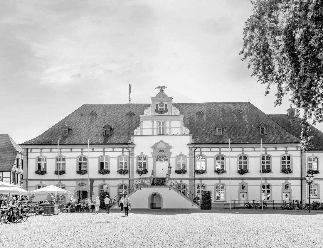 Noah Jigsaw Puzzle gorgeous shot of boats in the docks and deep blue water, blue skies and lush green mountains at Diamond Valley Lake in Hemet California USA in black white 1000 pieces