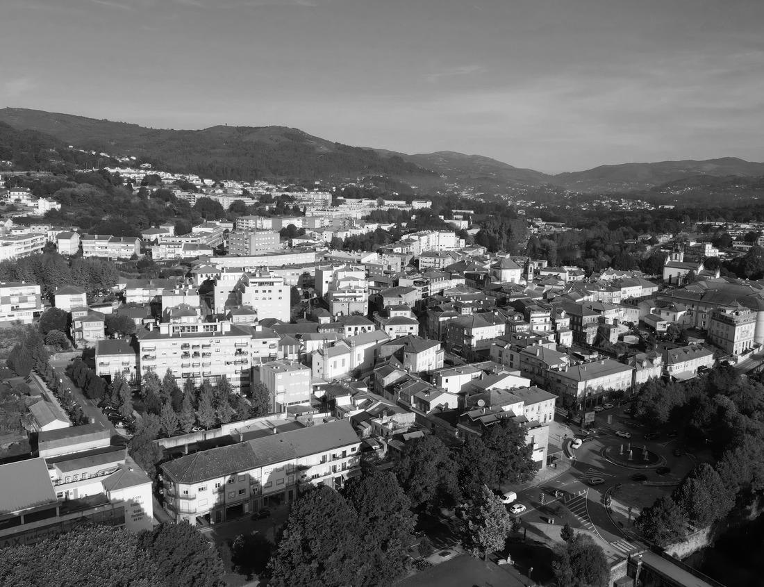 Noah Jigsaw Puzzle Aerial panorama of Tampa, Florida skyline. Tampa is a city on the Gulf Coast of the U.S. state of Florida in black white 1000 pieces