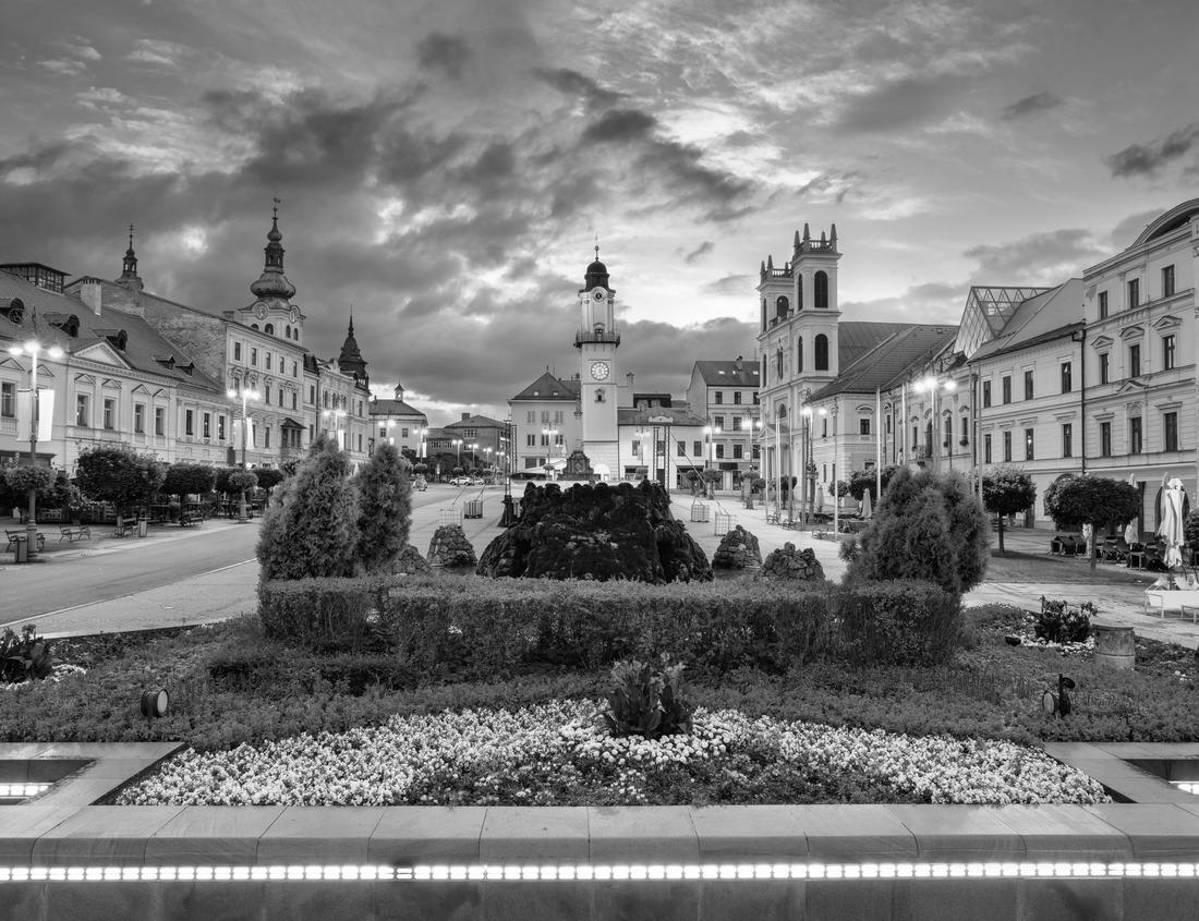 Noah Jigsaw Puzzle Ecatepec de Morelos, Mexico: Morning light shines on the central kiosk and the public clock tower in black white 1000 pieces