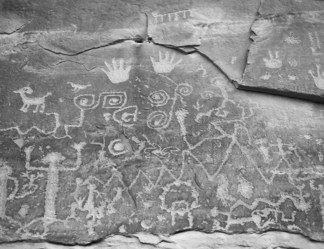 Noah Jigsaw Puzzle Neptune Fountain at sunset - Berlin, Germany in black white 1000 pieces