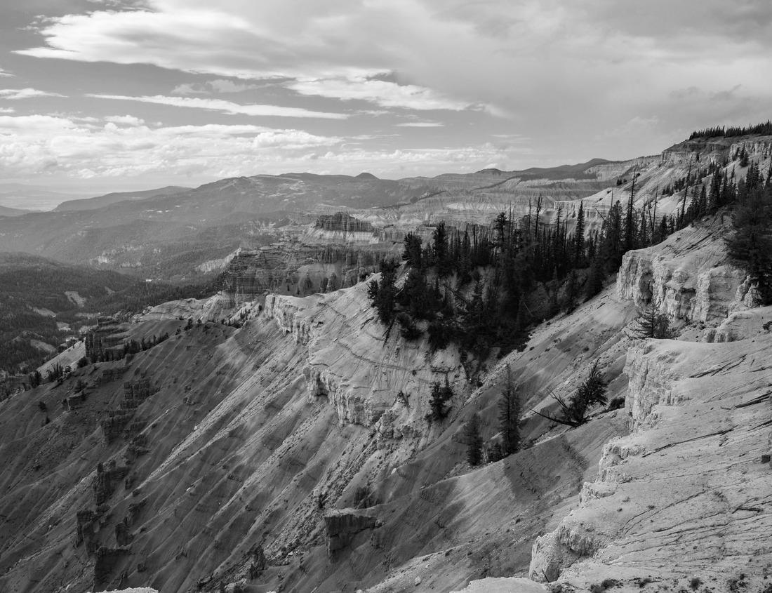 Noah Jigsaw Puzzle A beautiful shot of sunset at the rocky beach - Praia do Camilo beach near Lagos, Algarve, Portugal in black white 1000 pieces