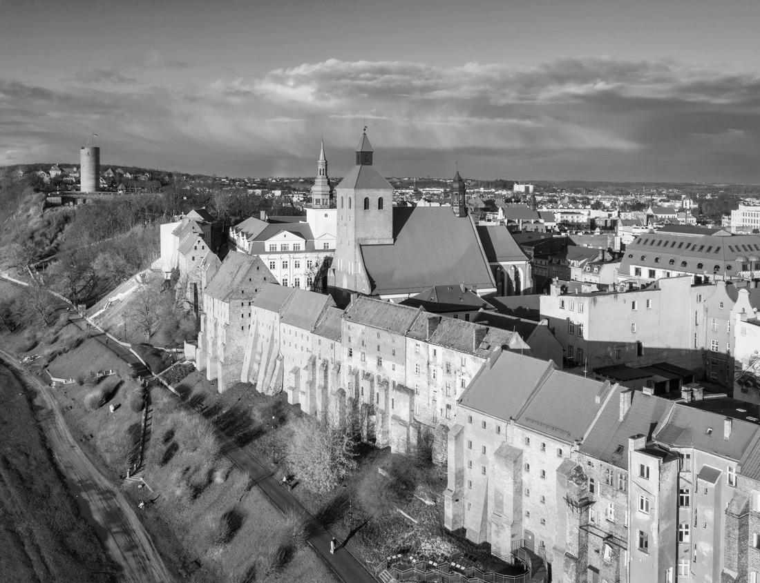 Noah Jigsaw Puzzle Wilmington, North Carolina, USA Downtown City Skyline at the Cape Fear River at night in black white 1000 pieces