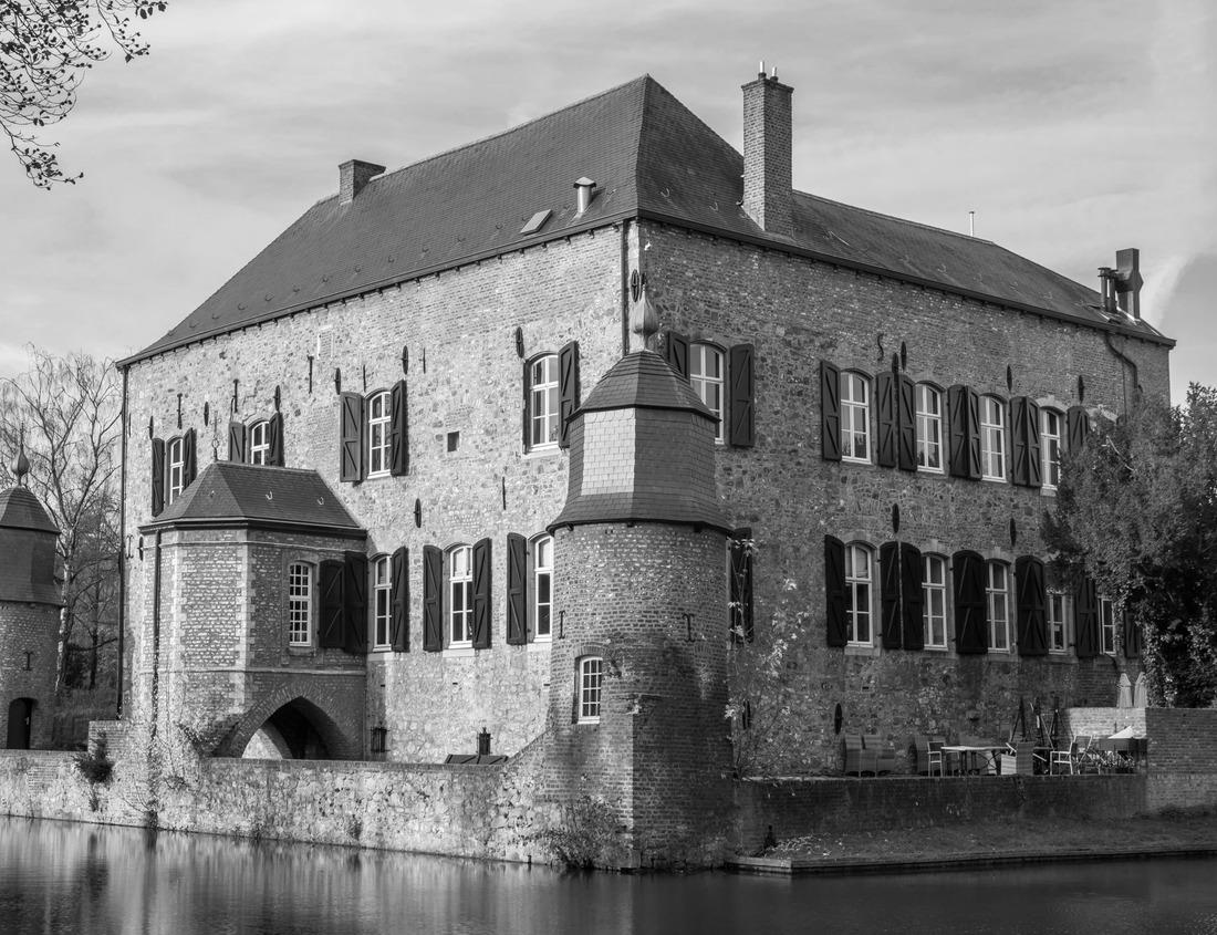 Noah Jigsaw Puzzle Aerial view of Raleigh, North Carolina skyline on a sunny day in black white 1000 pieces