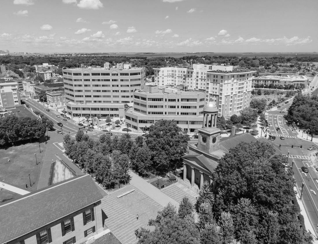 Noah Jigsaw Puzzle The beautiful view of Lake Louise in winter. Banff National Park, Alberta, Canada in black white 1000 pieces