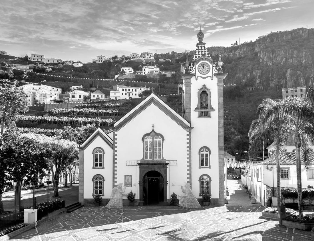 Noah Jigsaw Puzzle A gorgeous summer landscape at Long Beach City Beach with silky brown sand, blue ocean water and people relaxing along the shore in Long Beach California USA in black white 1000 pieces