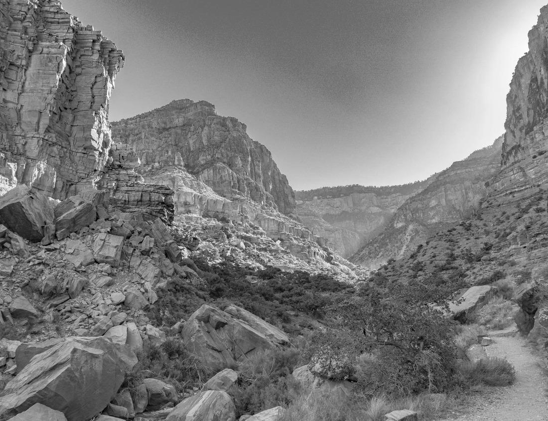 the Torres del Paine National Park in Patagonia, Chile 1000pc PuzzleBlack and White