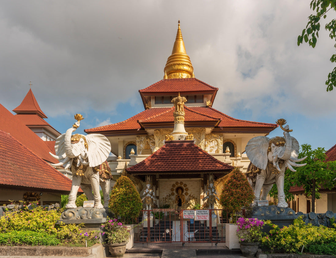 Noah Jigsaw Puzzle Complex of 5 Religious Sites in Nusa Dua. Puja Mandala serves as a perfect example of how 5 of Indonesia's major religions can live harmoniously side-by-side. Buddhist temple Vihara Buddha Guna. Bali 1000 pieces