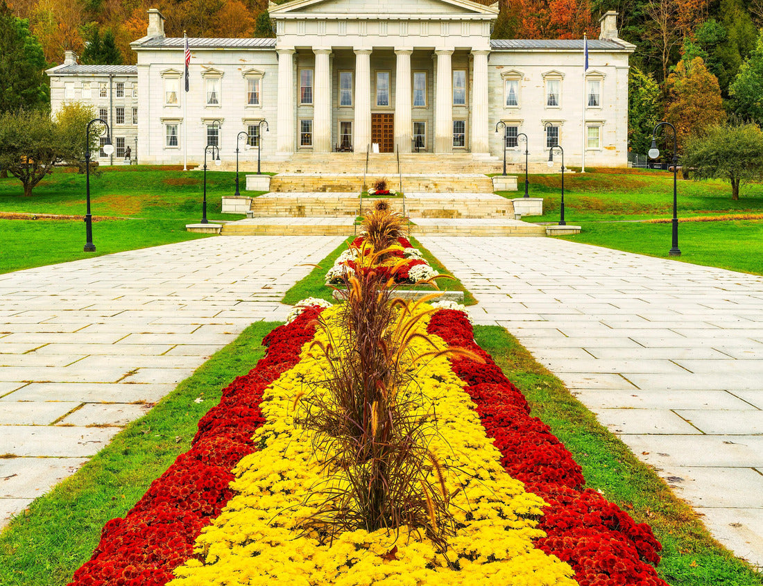Vermont State House, in Montpelier, VT with fall foliage colors. The capitol is the seat of the Vermont General Assembly 1000pc Puzzle