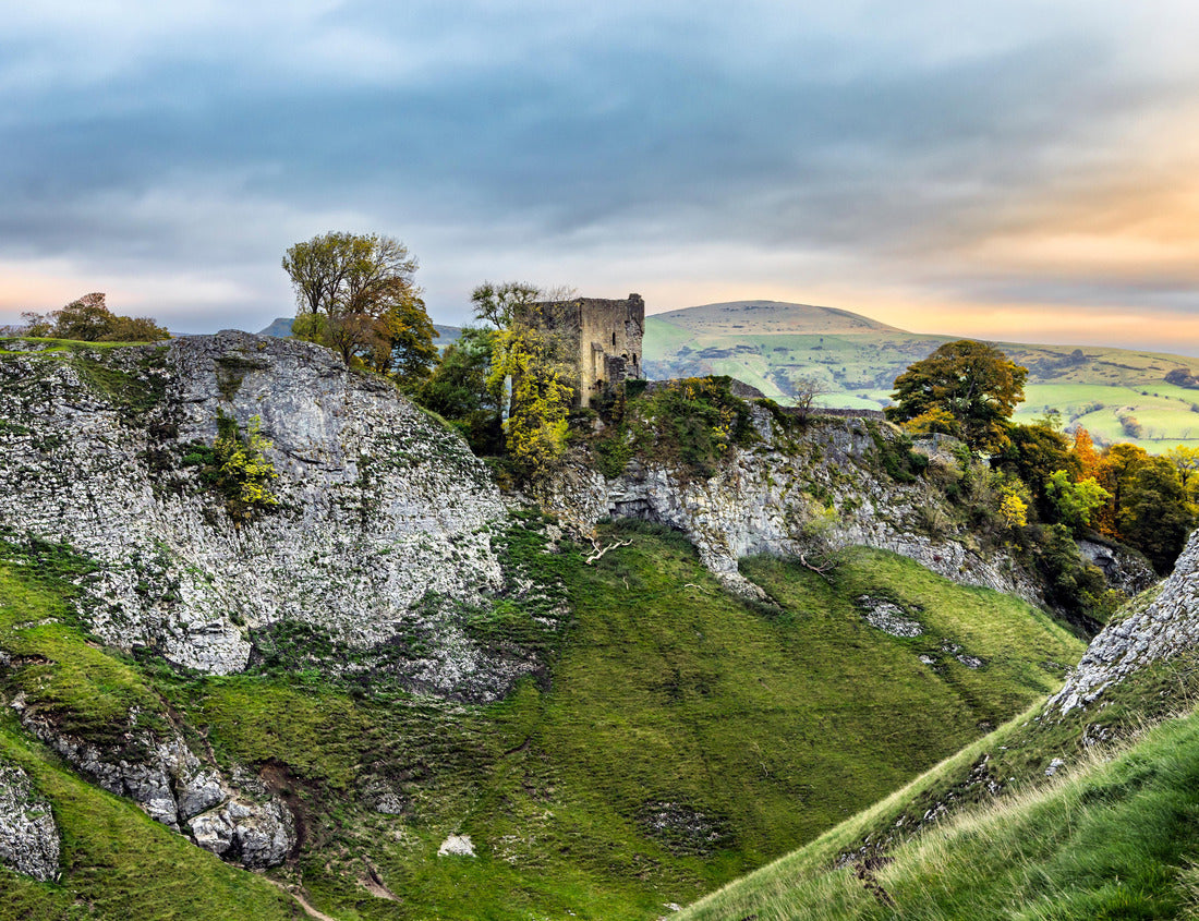The ruins of Peveril Castle above Cave Dale near Castleton in the Peak District National Park, Derbyshire 1000pc Puzzle