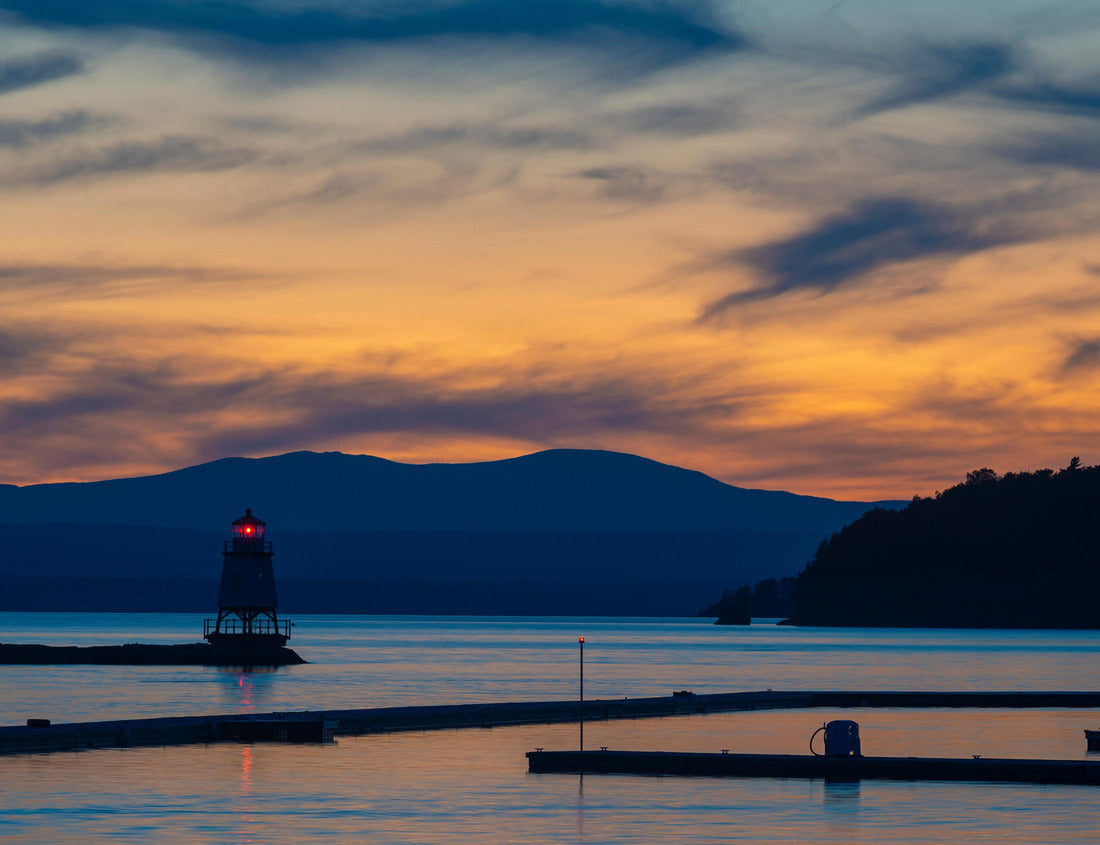 Noah Jigsaw Puzzle Colorful view at dusk of North Lighthouse and Breakwater in Lake Champlain from Burlington, Vermont 1000 pieces