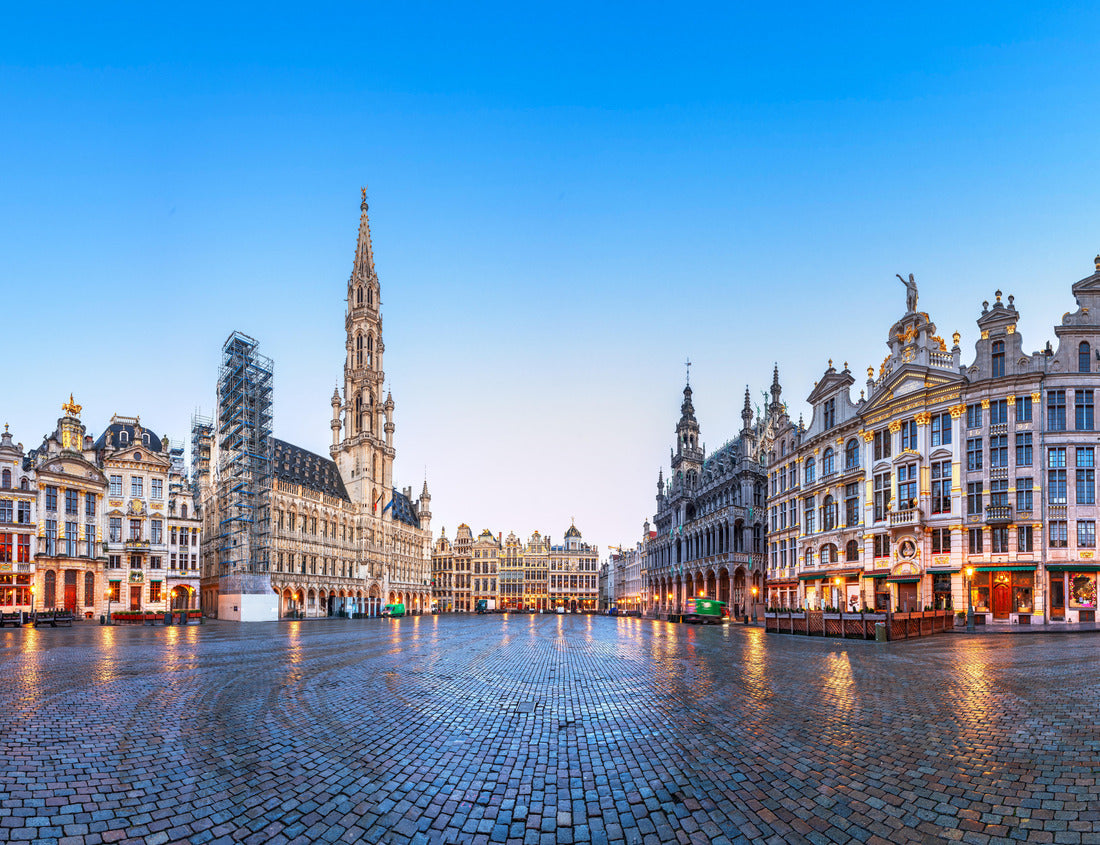 Noah Jigsaw Puzzle Brussels, Belgium at the Grand Place with the tower of the town hall at blue hour 1000 pieces