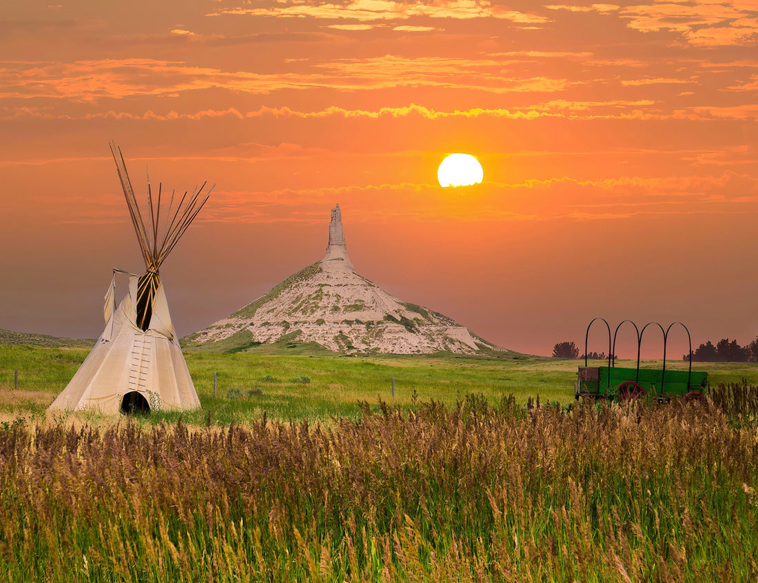 Noah Jigsaw Puzzle chimney rock national historic site. It is a prominent geological rock formation in western Nebraska, rising nearly 300 feet above the surrounding North Platte River valley 1000 pieces