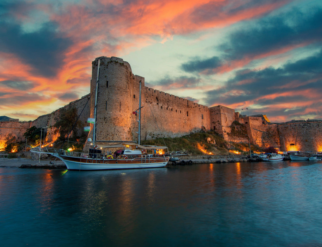 Noah Jigsaw Puzzle Kyrenia Castle night view in Northern Cyprus 1000 pieces