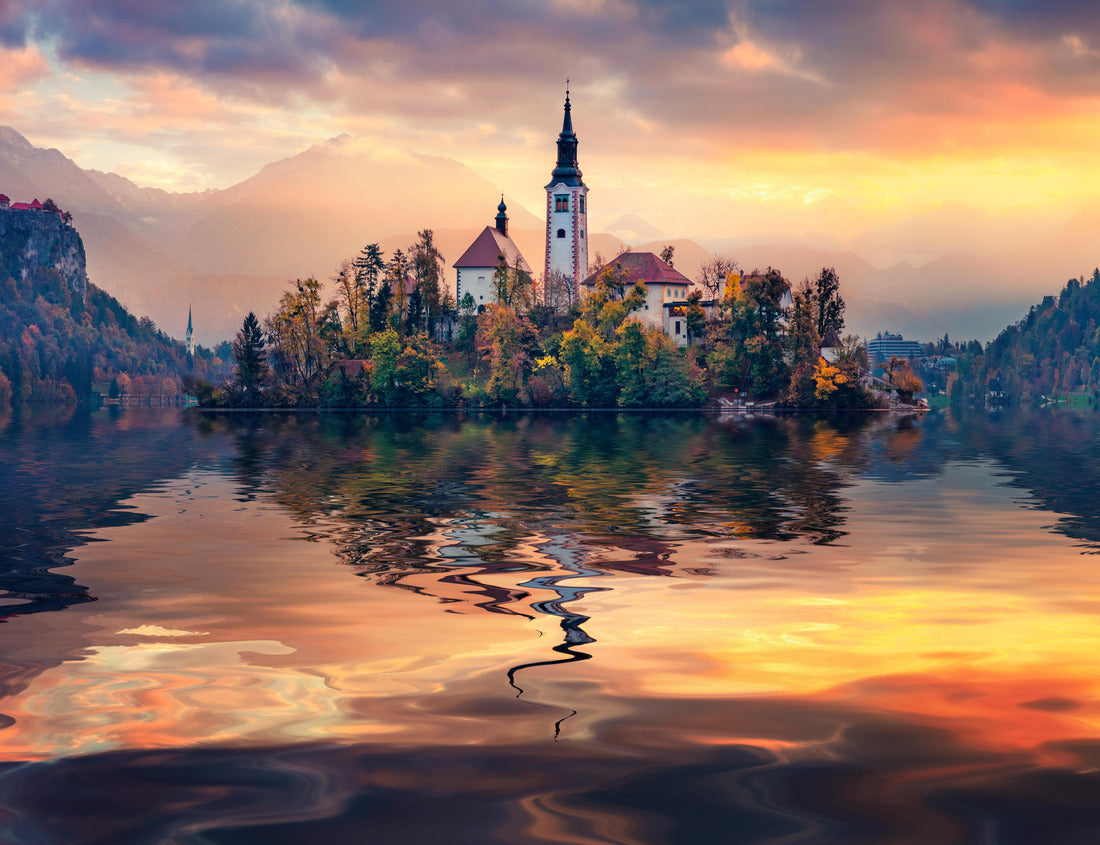 Noah Jigsaw Puzzle Pilgrimage Church of the Assumption of Maria and foggy mountains reflected in the calm waters of Bled lake. Calm autumn scene of Julian Alps 1000 pieces