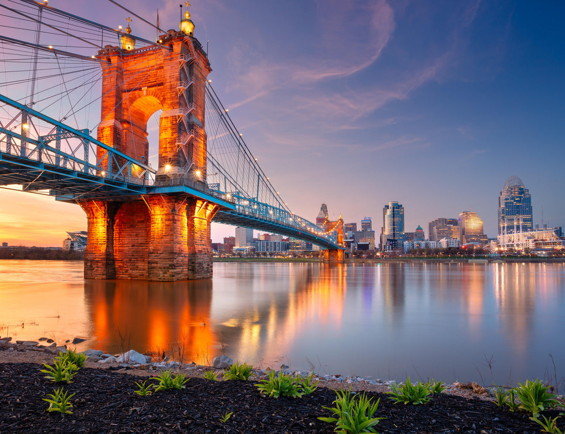 Noah Jigsaw Puzzle Cincinnati, Ohio, USA. Cityscape image of Cincinnati, Ohio, USA downtown skyline with reflection of the city in the Ohio River at spring sunset 1000 pieces