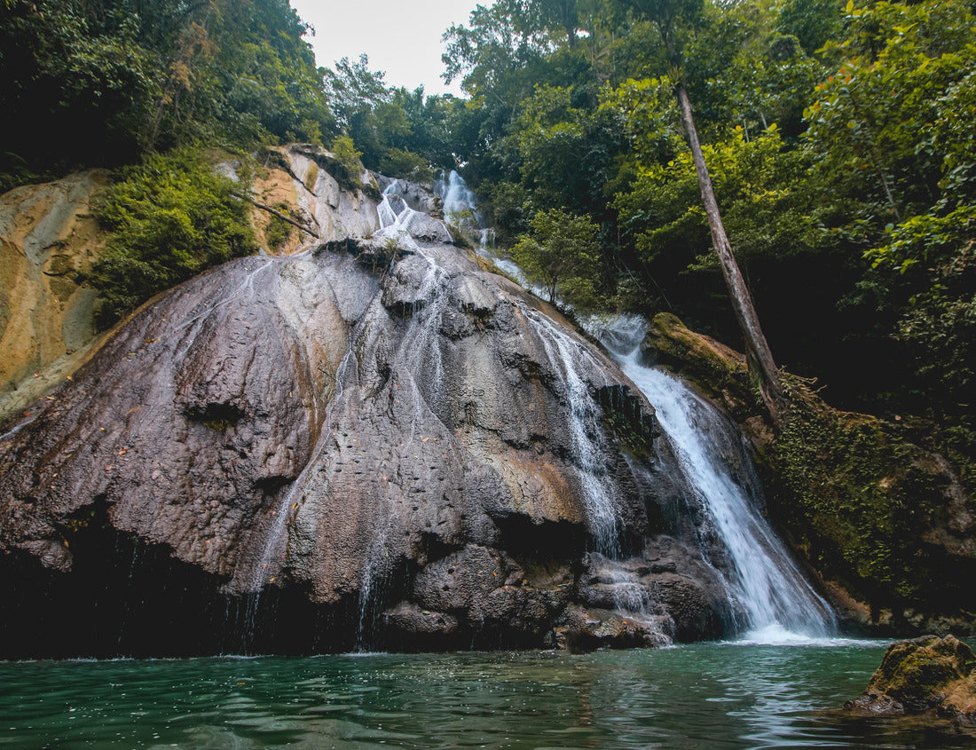 Noah Jigsaw Puzzle Beautiful Taeno Waterfall in Talaga Pange Village, Ambon, Maluku, Indonesia 1000 pieces