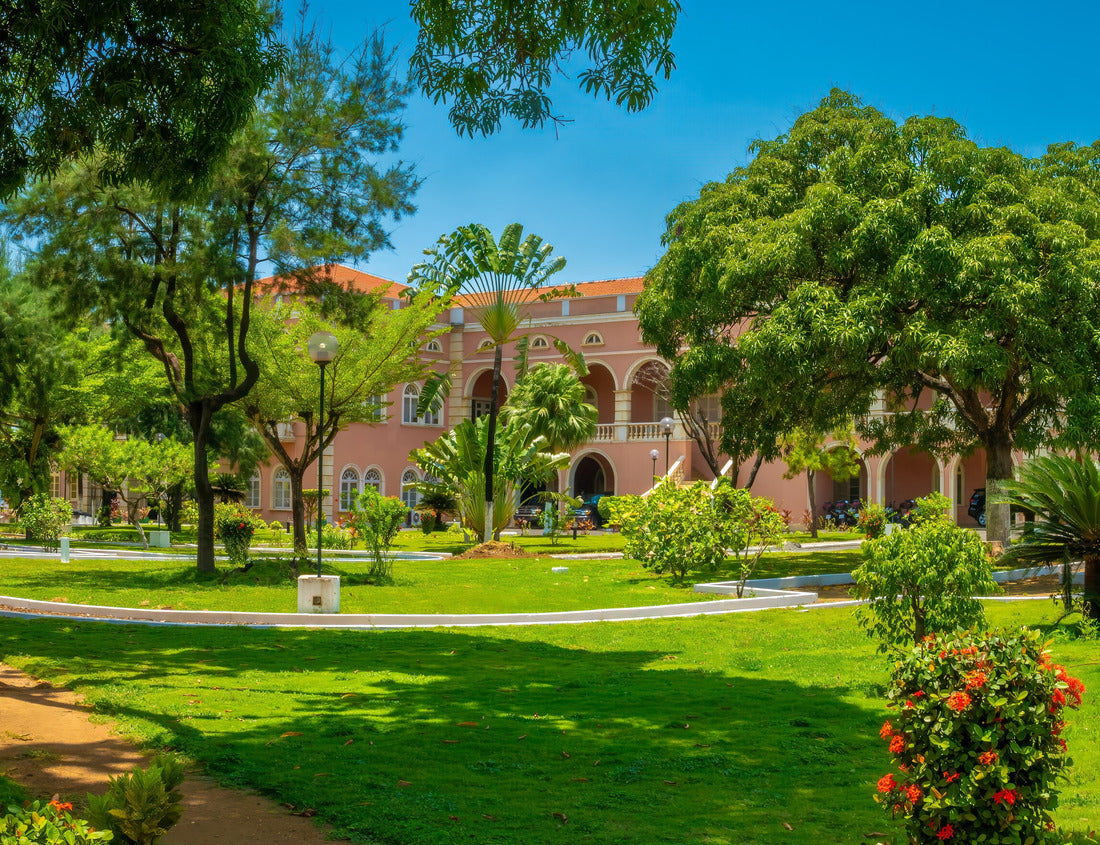Noah Jigsaw Puzzle Garden around the presidential palace in in São Tomé, São Tomé and Principe (STP), Central Africa 1000 pieces