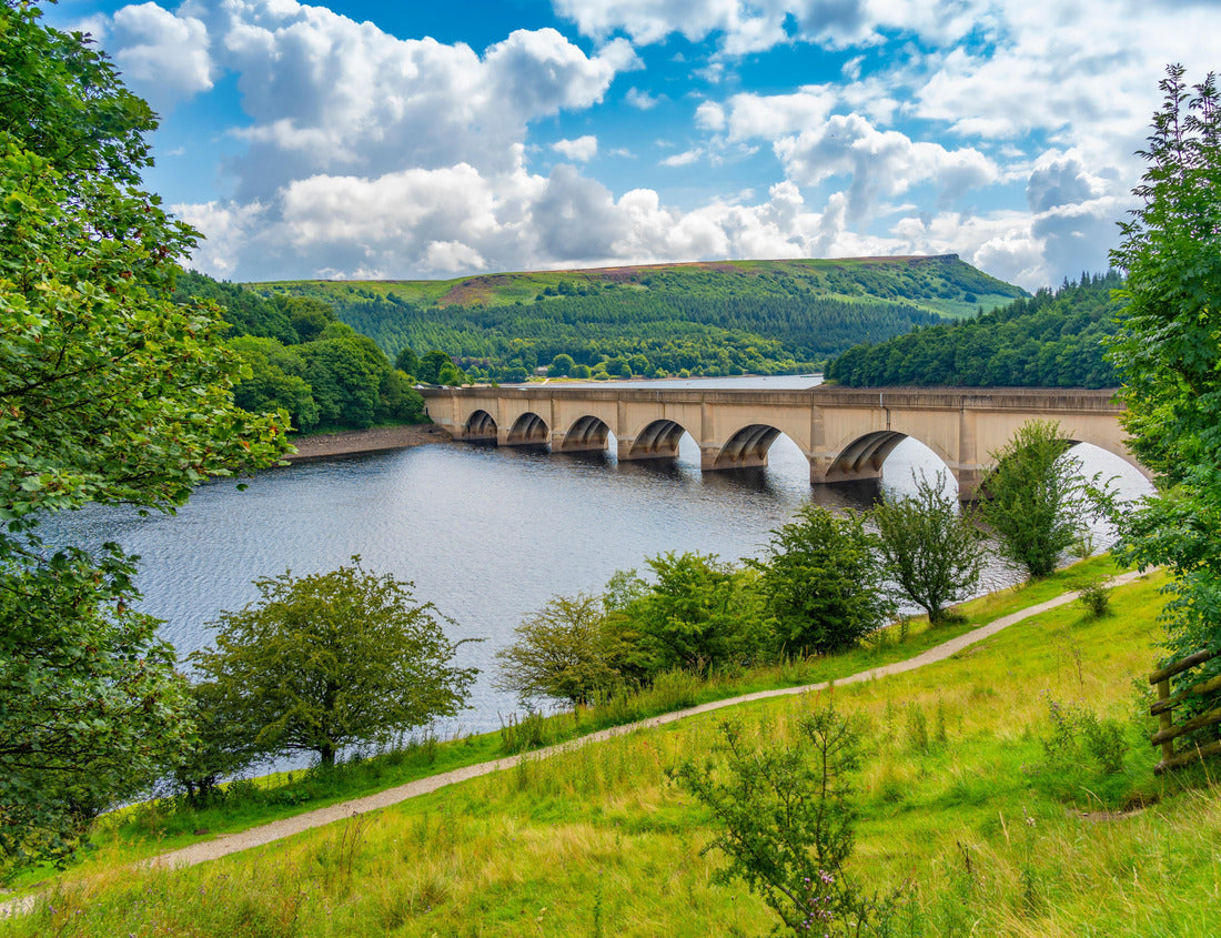 Ladybower Reservoir and Baslow Edge in the distance, Peak District, Derbyshire, England, United Kingdom 1000pc Puzzle