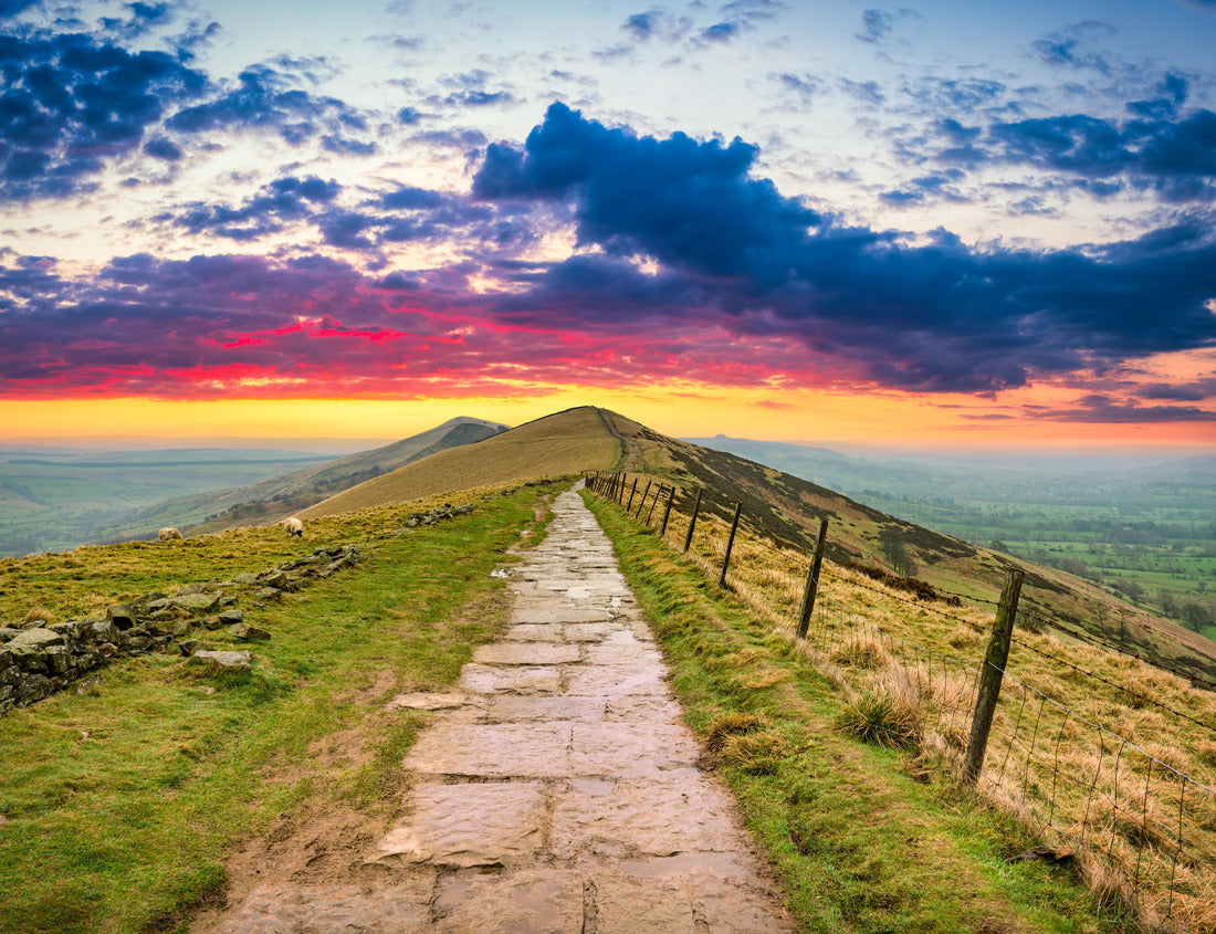 The Great Ridge at sunrise. Mam Tor hill in Peak District. United Kingdom 1000pc Puzzle
