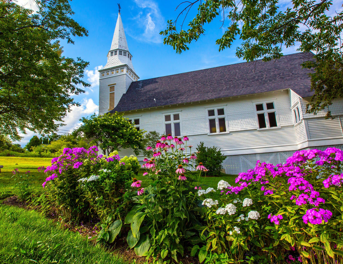 St. Matthew's Chapel is nestled in the White Mountains of New Hampshire in the town of Sugar Hill 1000pc Puzzle