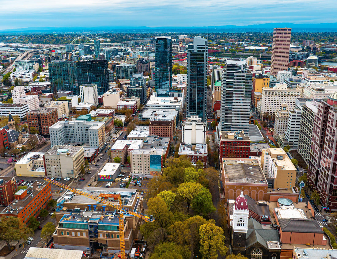 Noah Jigsaw Puzzle Downtown of Portland, Oregon, the USA with high-rise architecture. Twilight view of the city with mountain silhouettes at backdrop 1000 pieces