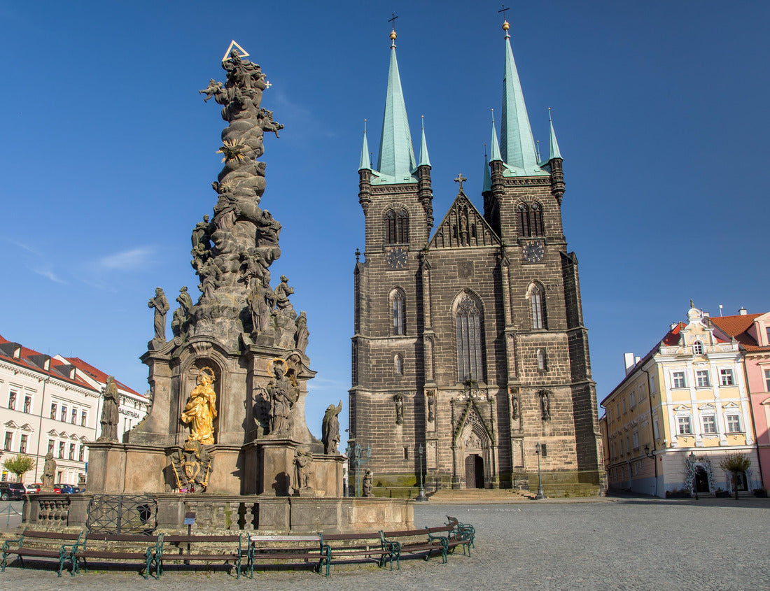 Noah Jigsaw Puzzle Frontage of the Church of the Assumption of the Virgin Mary and plague column, Chrudim town square, Czech Republic 1000 pieces