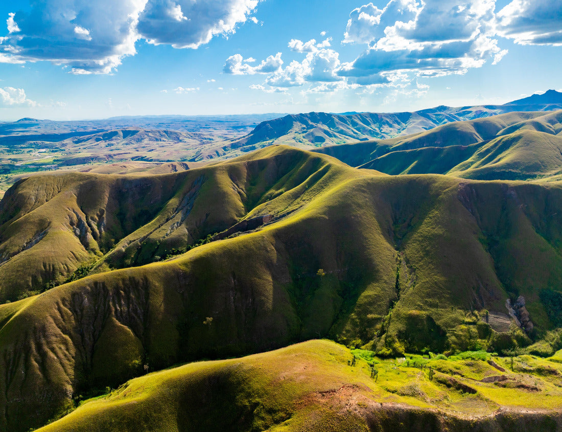 Noah Jigsaw Puzzle Beautiful green mountains in Madagascar countryside on sunny day 1000 pieces