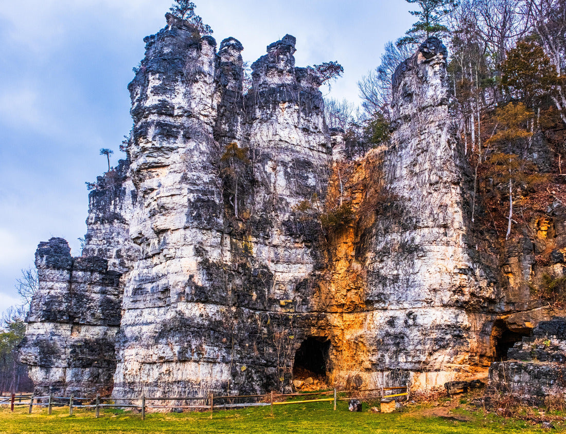 Noah Jigsaw Puzzle Natural Chimneys Park is a natural limestone structure near Mt. Solon in the Shenandoah Valley in Augusta County, Virginia 1000 pieces