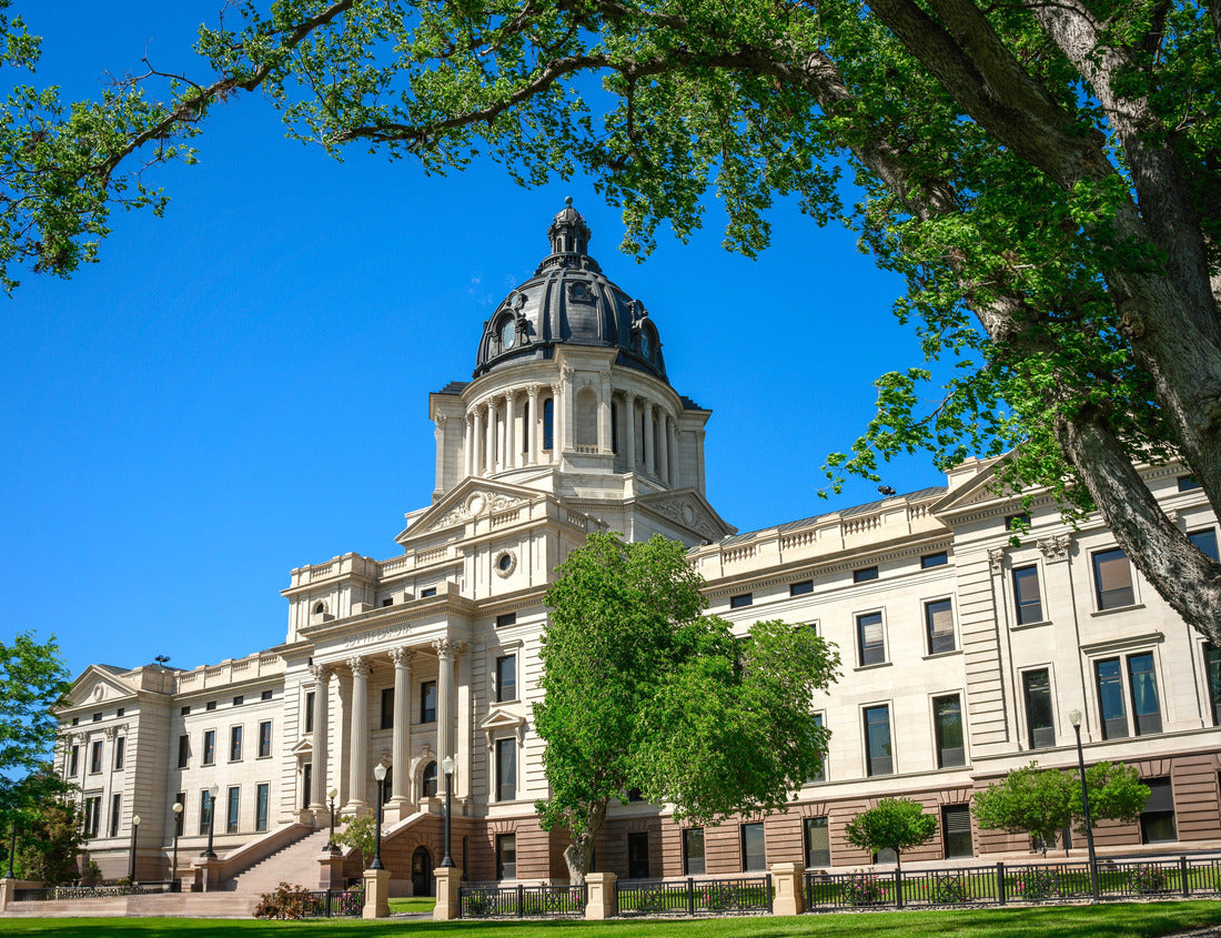 The South Dakota State Capitol, The Renaissance Revival Landmark Architecture, built in 1905-1910, housing the South Dakota State Legislature, in Pierre, USA 1000pc Puzzle