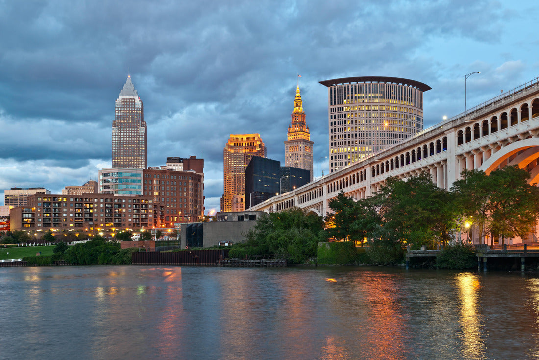 Noah Jigsaw Puzzle Cleveland skyline at twilight 2000 pieces