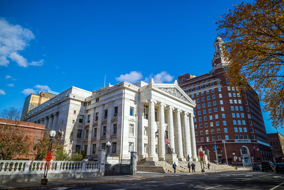 Noah Jigsaw Puzzle Supreme Court in downtown New Haven, CT 2000 pieces