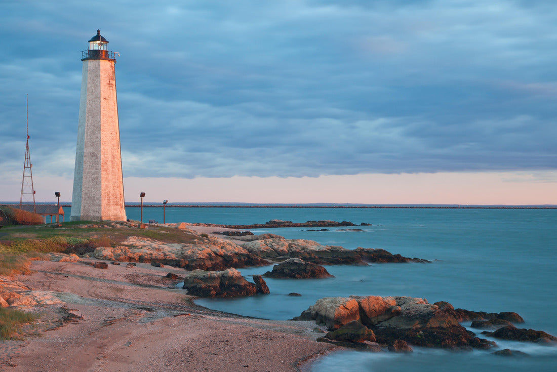 Noah Jigsaw Puzzle Five-Mile-Point - New Haven Light House. CT 2000 pieces