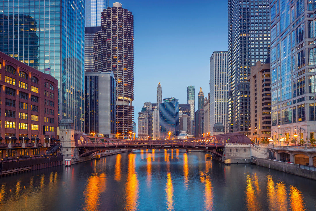 Noah Jigsaw Puzzle Chicago Downtown. Cityscape of Chicago at dusk blue hour 2000 pieces