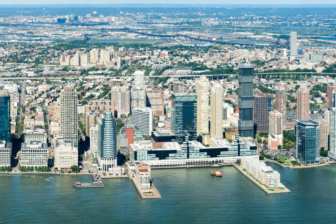 Noah Jigsaw Puzzle Jersey City and the Hudson River on a beautiful summer day 2000 pieces