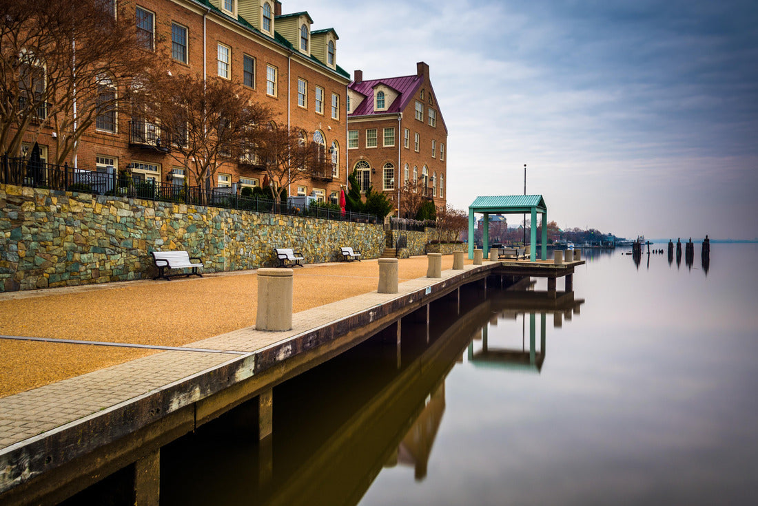 Noah Jigsaw Puzzle Boardwalk and homes along the Potomac River in Alexandria, Virginia 2000 pieces