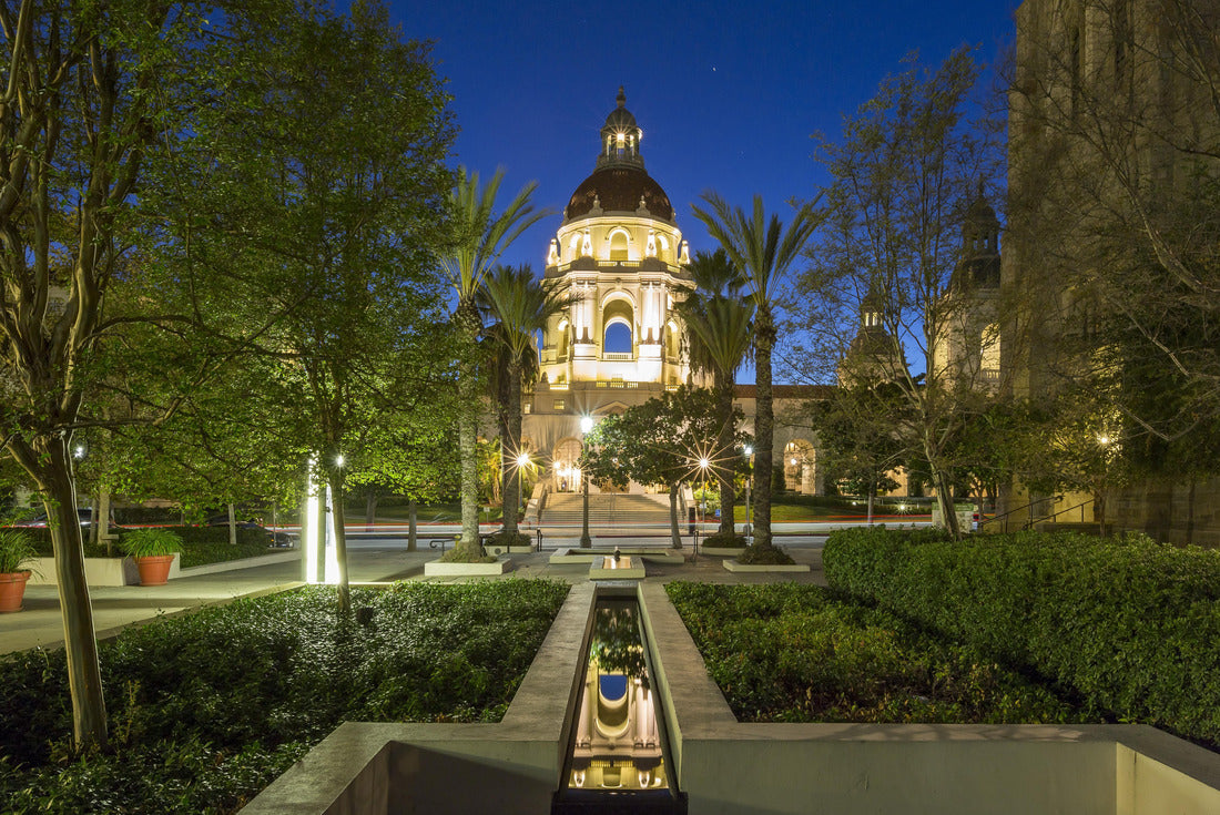 Noah Jigsaw Puzzle The beautiful and classic Pasadena City Hall near Los Angeles, California 2000 pieces